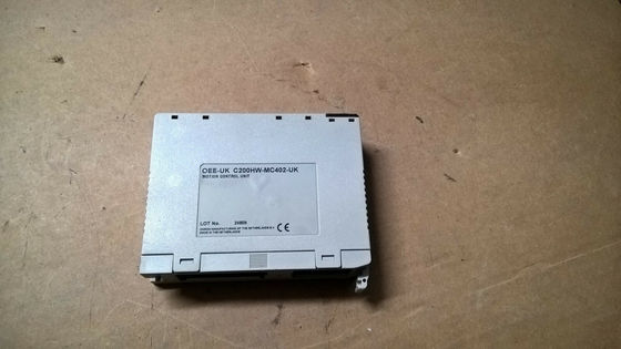 Omron C200HW-MC402-UK terminação de parafuso com 11,8 N de força operacional