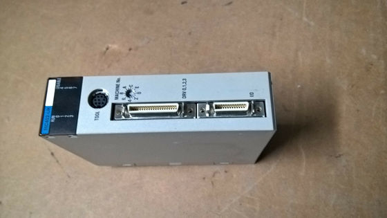 Omron C200HW-MC402-UK terminação de parafuso com 11,8 N de força operacional
