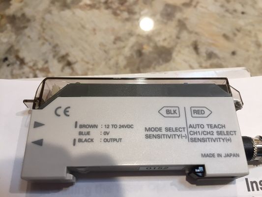 Sensor de fibra óptica compacto DIN para automação industrial