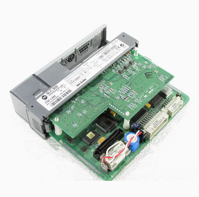 Allen-Bradley 1747-L551 SLC 5/05 Controlador, 16K, Ethernet e RS-232, Série C
