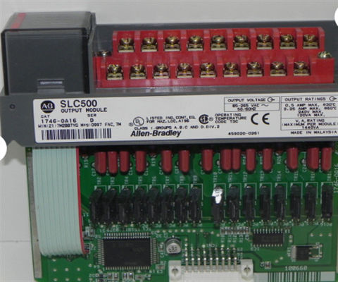 Módulo de saída Allen-Bradley 1746-OA16 com série SLC 500, digital