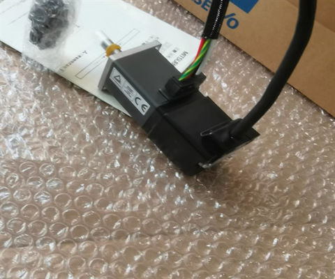 Mitsubishi HC-MFS13K AC Servo Motor 3AC 0.9A 60V 3000RPM NOVO