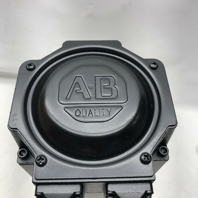 ALLEN-BRADLEY MPM-B1304C-SJ72AA MPM-Série MPM 480V AC Servomotor rotativo