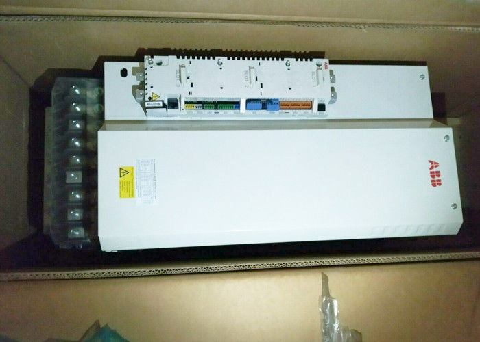 A C.A. da baixa tensão do inversor da frequência ACS850-04-260A-5+D150+J400 conduz 260A