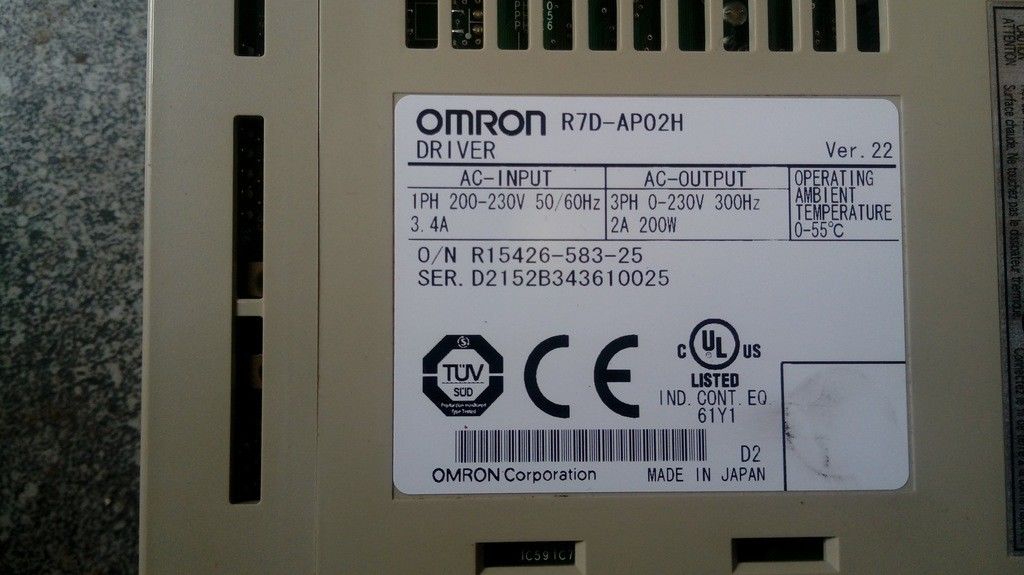 A fonte servo 1A 100V da C.A. 100VAC de OMRON R7D-BPA5L carrega a entrada da fase monofásica de 50 W