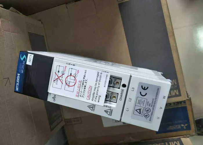 MOVIMENTAÇÃO SERVO trifásica industrial do amplificador MR-J2S-20A-S075 de Mitsubishi Electric 200W NOVA