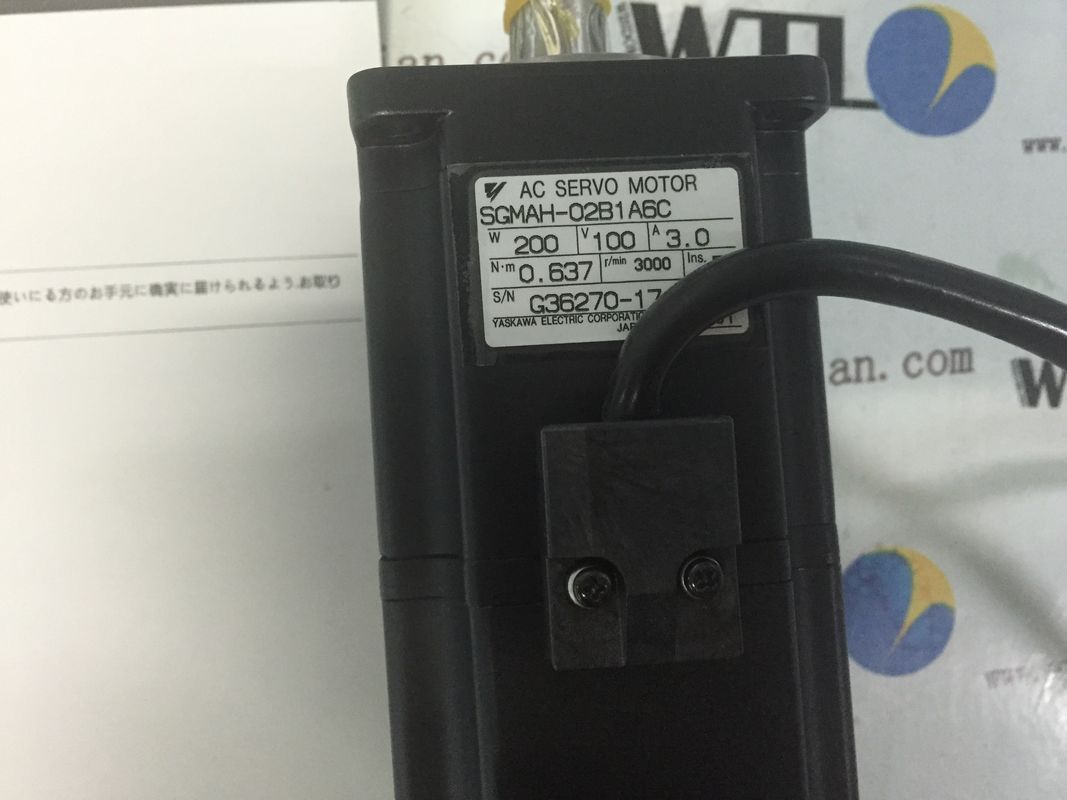 Yaskawa AC Servomotor Industrial SGMAH-02B1A6C 200W 200V NOVO