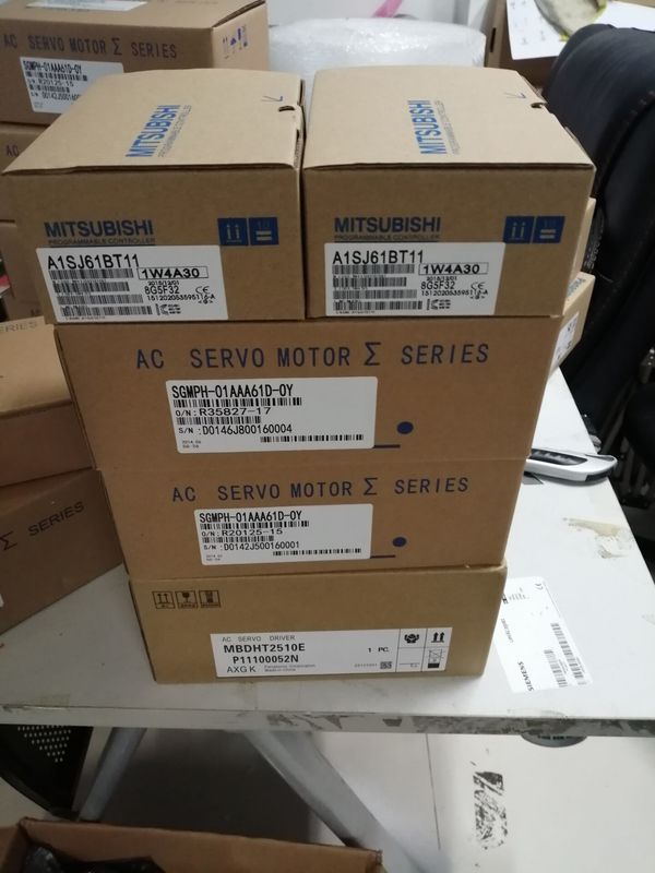 100 Watt 200V Pequenos e Potentes Servomotores Yaskawa SGMPH-01A1A-YR21 Longa Duração de Vida