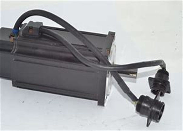 Emerson XVM-8028-TONS-0000 1KW Servomotor Novo Original