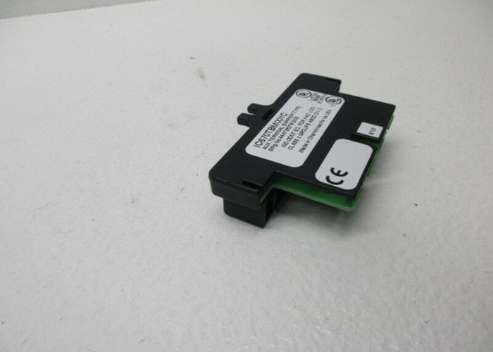 IC670TBM001 Auxiliary Terminal Block é um bloco terminal de controle de campo de estilo barreira fabricado pela GE Fanuc