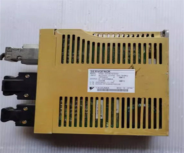 Amplificador de controlo de movimento fácil de usar para máquinas-ferramenta e robôs a 2000 RPM