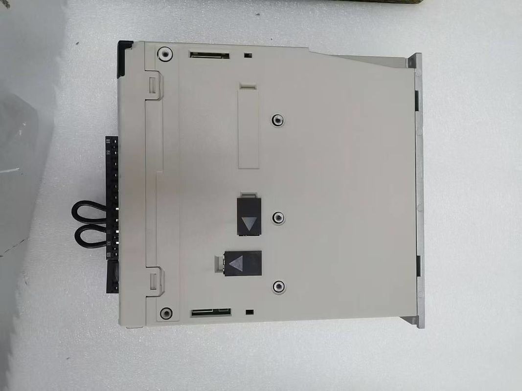 YASKAWA Electric Corporation SERVO SGD7S-5R5A10A Servo motor industrial