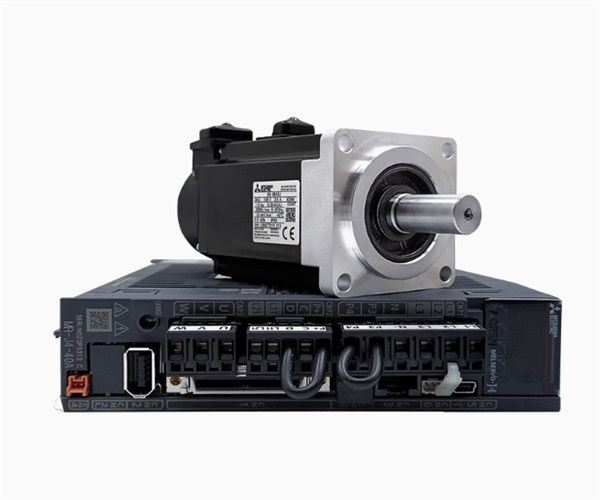 Mitsubishi HC-KFS053D AC Servo Motor 3AC 51V 0,9A 3000R/MIN NOVO